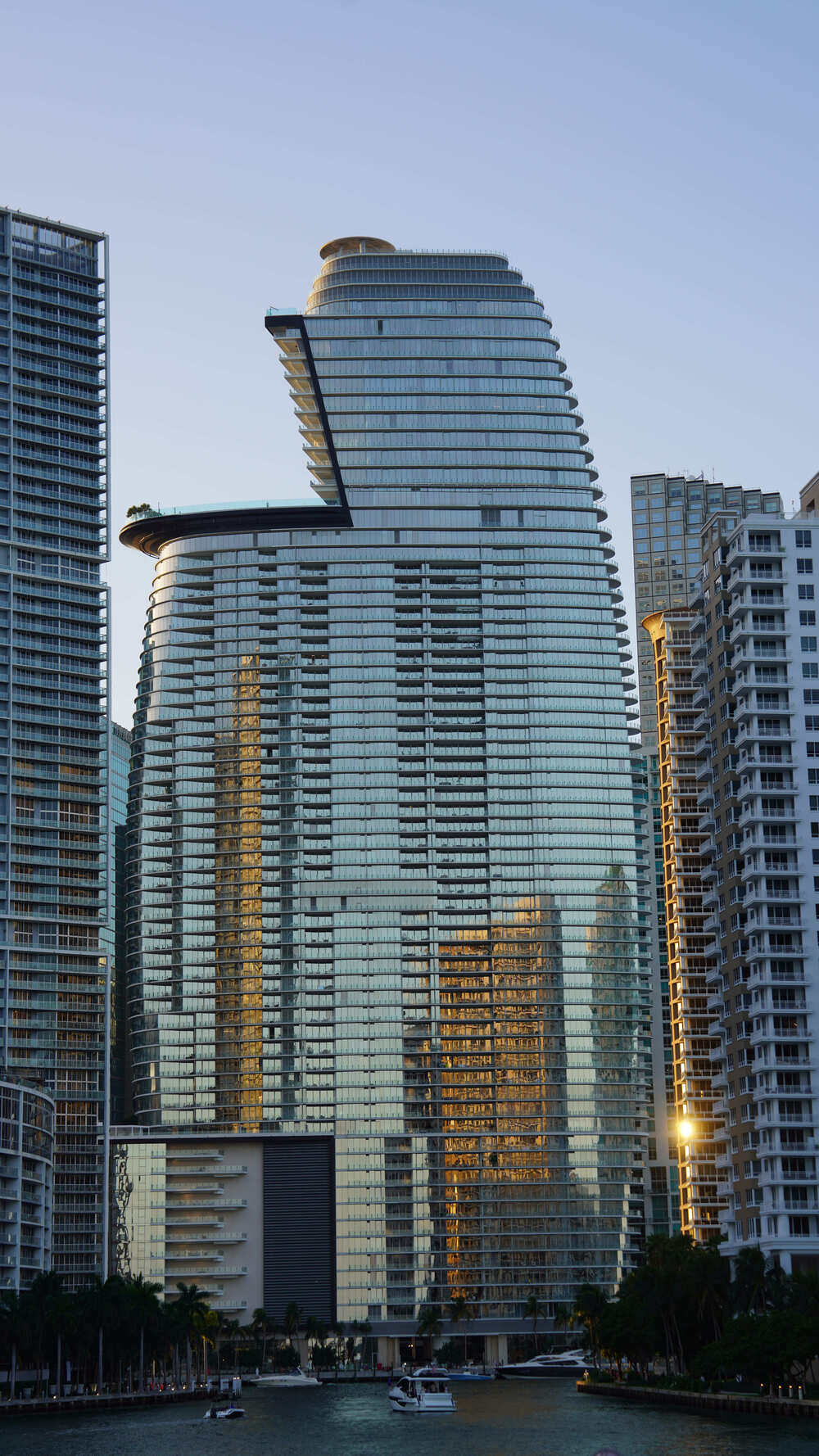 Building photo 4
